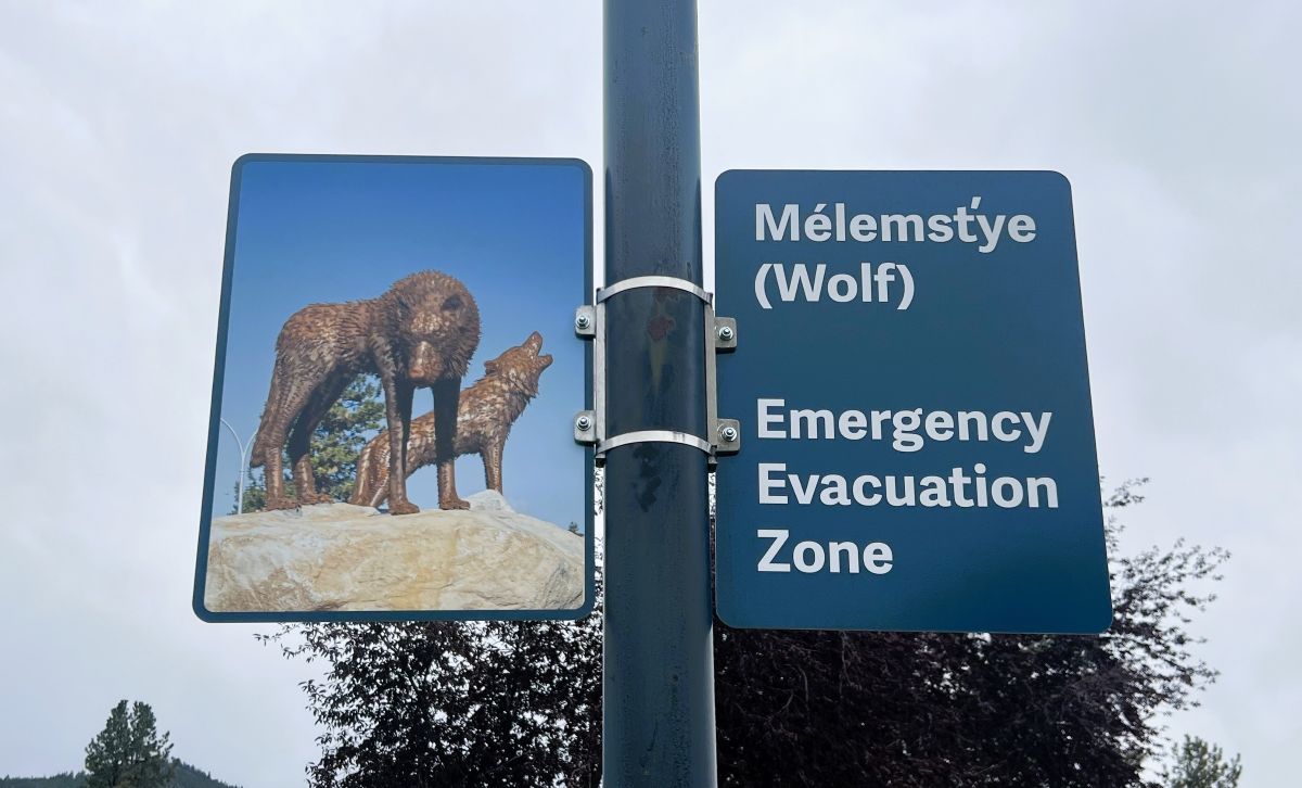 Mélemst’ye (Wolf) Emergency Evacuation Zone sign